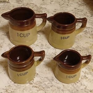 Measuring cups set